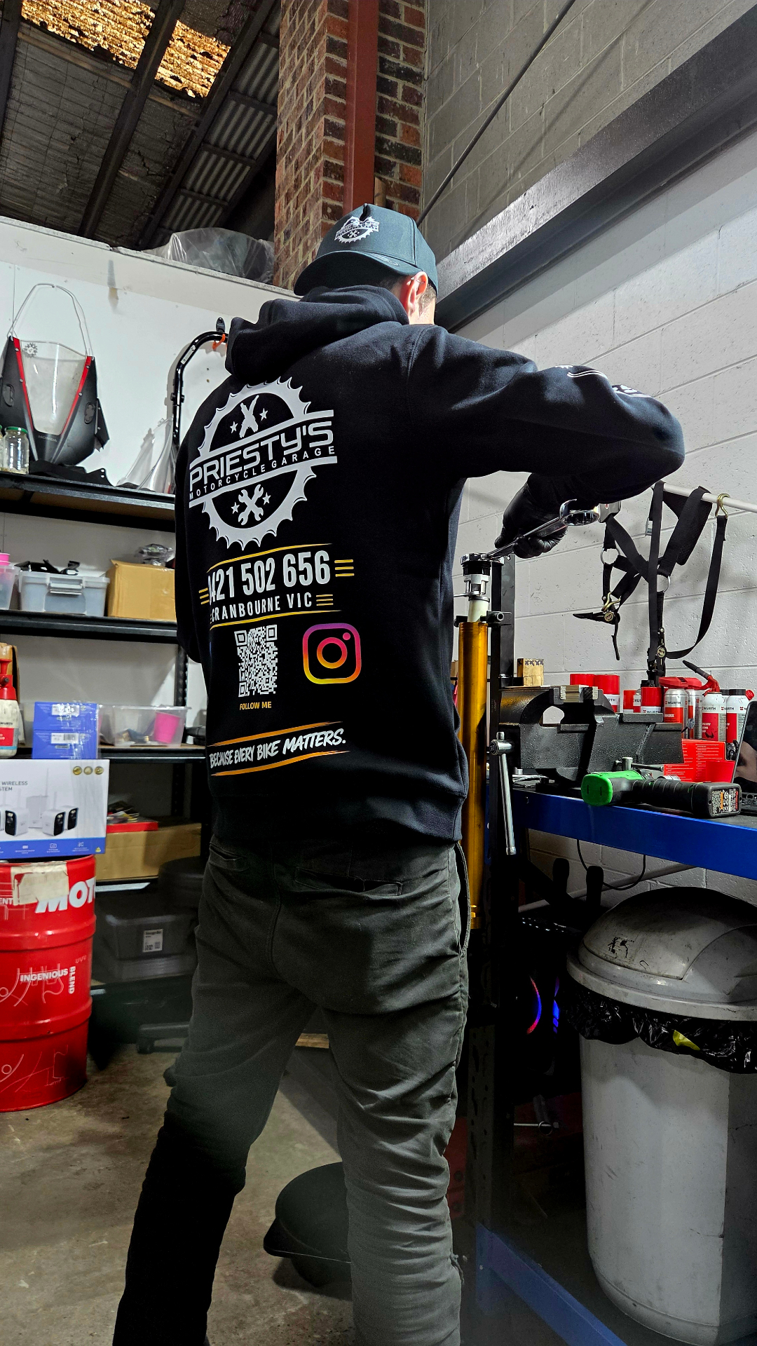 Fork servicing on the workshop stand